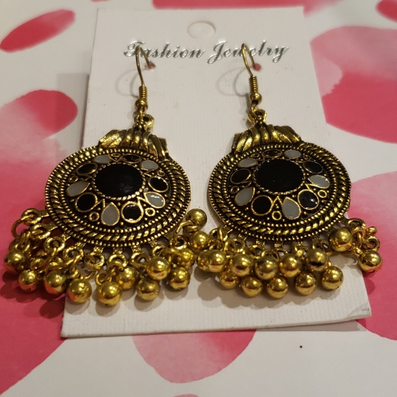 Earring - Picture 2 of 3